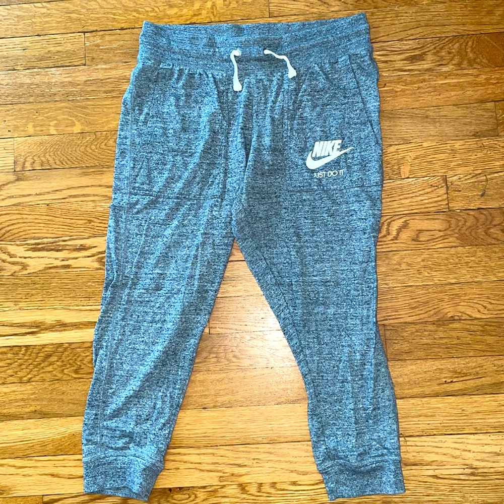 Women’s Nike Gym Vintage Crop Leggings. Gem